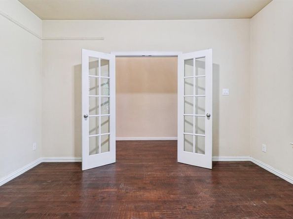 1009  Chickasaw Drive , Carrollton Texas 75010