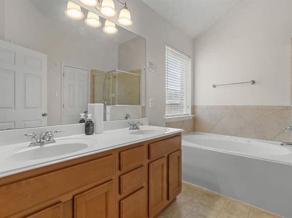 4844  Summer Oaks Lane , Fort Worth Texas 76123