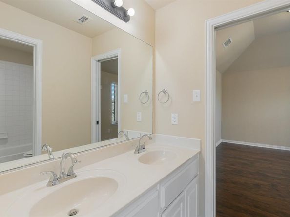 932 E Danbury Drive , DeSoto Texas 75115