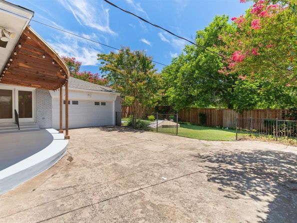 2532  Lazydale Drive , Dallas Texas 75228