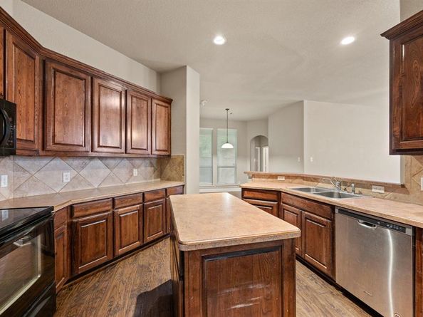 8234  Winter Falls Trail , Fort Worth Texas 76053