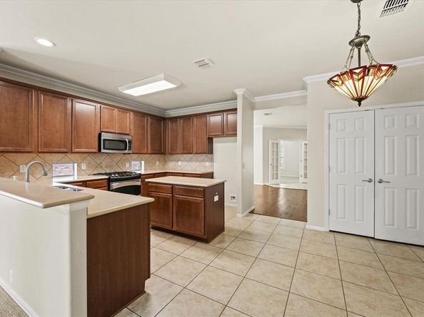 6616  Purbeck Trail , Denton Texas 76210