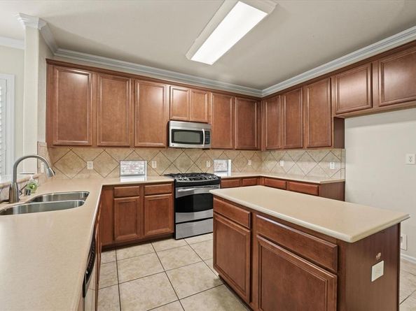 6616  Purbeck Trail , Denton Texas 76210