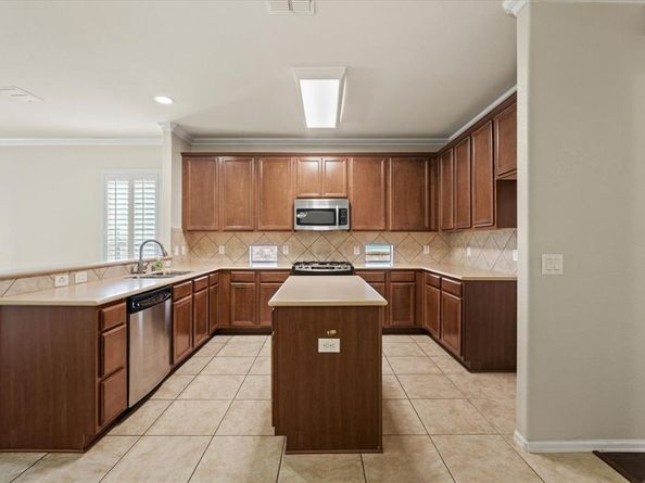 6616  Purbeck Trail , Denton Texas 76210