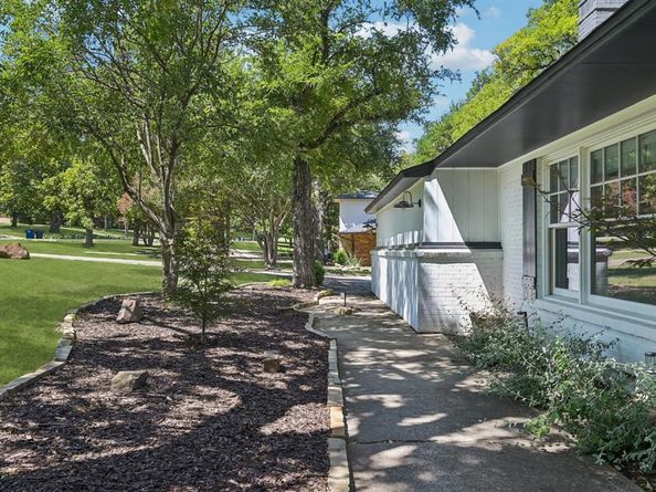 9403  Vinewood Drive , Dallas Texas 75228