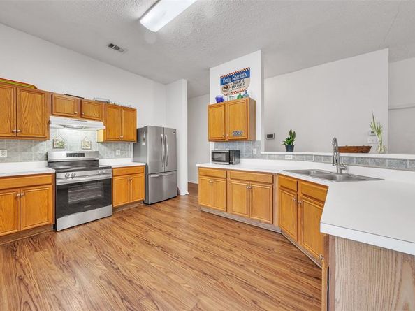 300  Elk Run Drive , Fort Worth Texas 76140