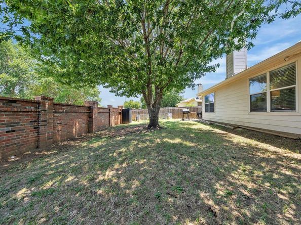 300  Elk Run Drive , Fort Worth Texas 76140