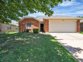 300  Elk Run Drive , Fort Worth Texas 76140