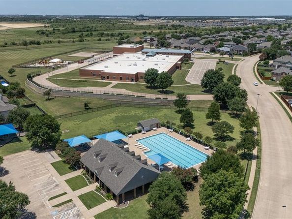 300  Elk Run Drive , Fort Worth Texas 76140