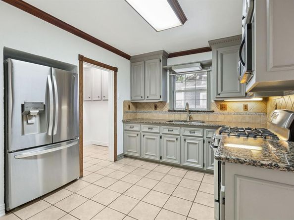 1226  Mountain Lake Road , Dallas Texas 75224