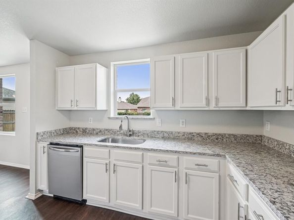 2825  Desert Drive , Denton Texas 76210