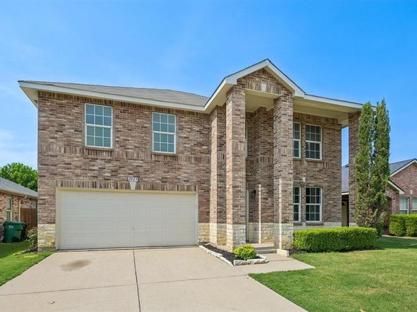 2825  Desert Drive , Denton Texas 76210