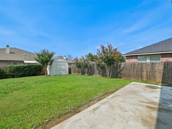 2825  Desert Drive , Denton Texas 76210