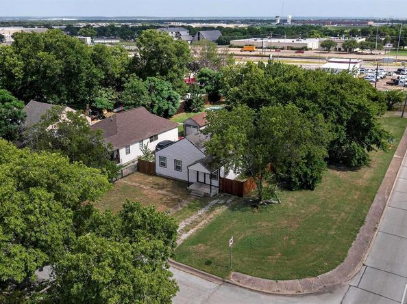 1833  Dallas Street , Grand Prairie Texas 75050