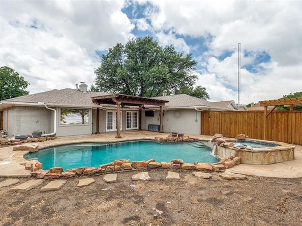 1020  Nottingham Drive , Carrollton Texas 75007