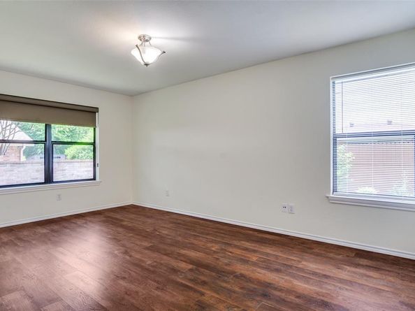 1112  Forest Creek Street , Benbrook Texas 76126