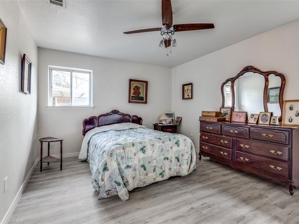 1859  Greendale Drive , Dallas Texas 75217