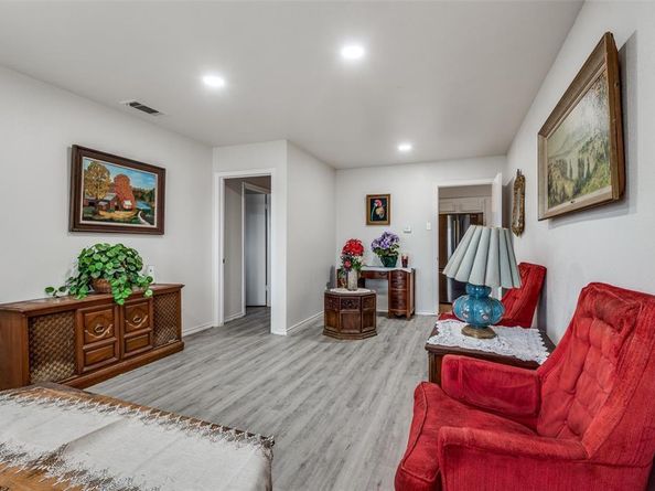 1859  Greendale Drive , Dallas Texas 75217
