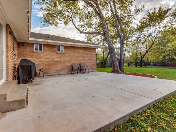 1859  Greendale Drive , Dallas Texas 75217