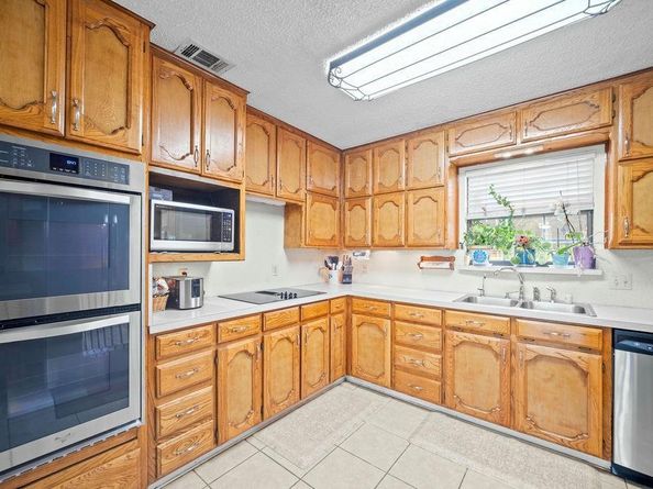 6939  Calender Road , Arlington Texas 76001