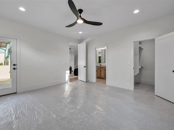 419 W Colorado Boulevard , Dallas Texas 75208