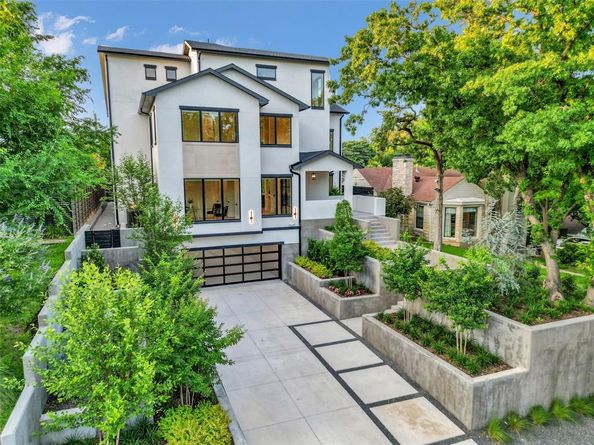 419 W Colorado Boulevard , Dallas Texas 75208