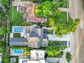 419 W Colorado Boulevard , Dallas Texas 75208