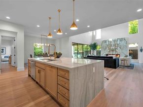 419 W Colorado Boulevard , Dallas Texas 75208