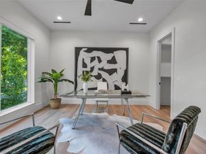 419 W Colorado Boulevard , Dallas Texas 75208