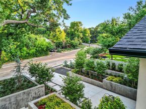 419 W Colorado Boulevard , Dallas Texas 75208