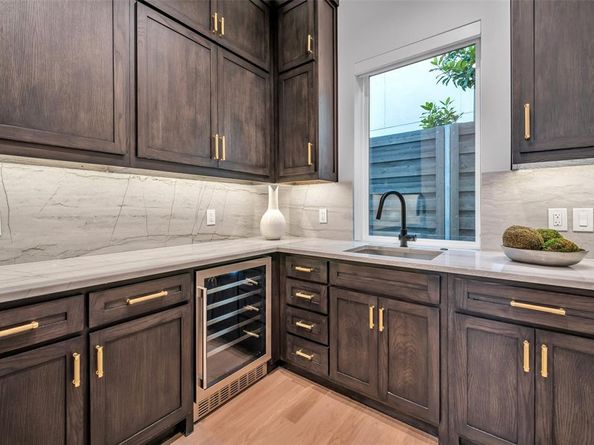 419 W Colorado Boulevard , Dallas Texas 75208
