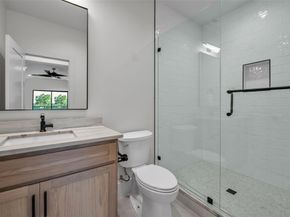419 W Colorado Boulevard , Dallas Texas 75208