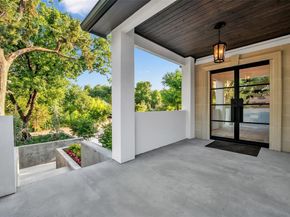 419 W Colorado Boulevard , Dallas Texas 75208