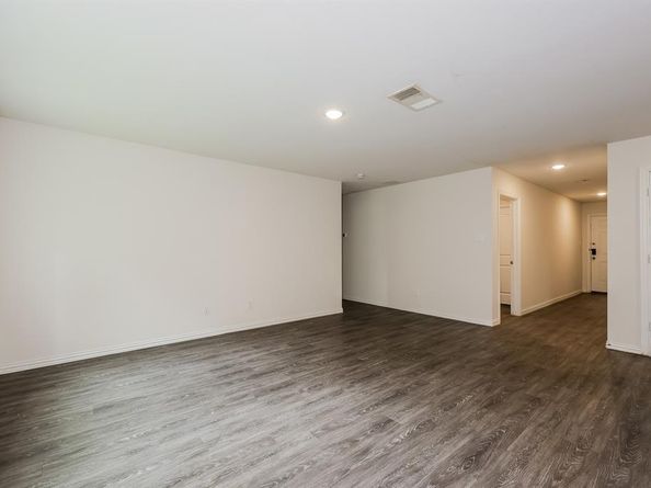 1248 E Jessamine Street , Fort Worth Texas 76104