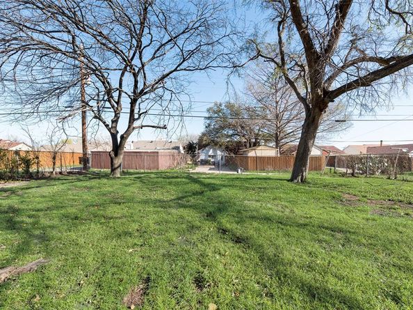 2809  Maple Drive , Garland Texas 75042