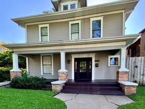209 S Edgefield Avenue , Dallas Texas 75208
