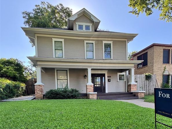 209 S Edgefield Avenue , Dallas Texas 75208