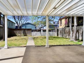 209 S Edgefield Avenue , Dallas Texas 75208