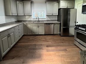 209 S Edgefield Avenue , Dallas Texas 75208
