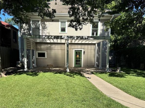 209 S Edgefield Avenue , Dallas Texas 75208