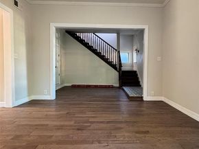 209 S Edgefield Avenue , Dallas Texas 75208
