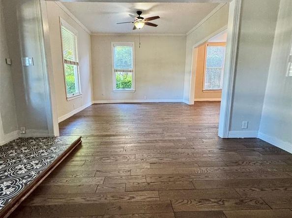 209 S Edgefield Avenue , Dallas Texas 75208