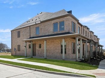 634  Redwood Way 