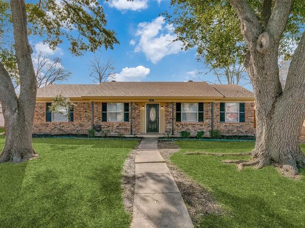 1502  Crockett Street , Garland Texas 75042