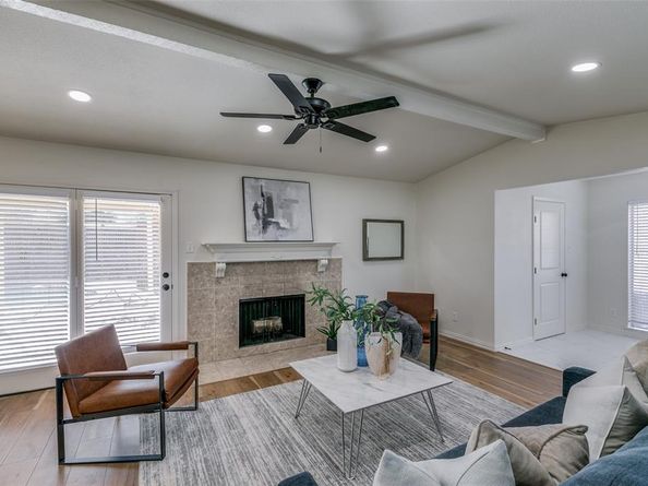 1502  Crockett Street , Garland Texas 75042