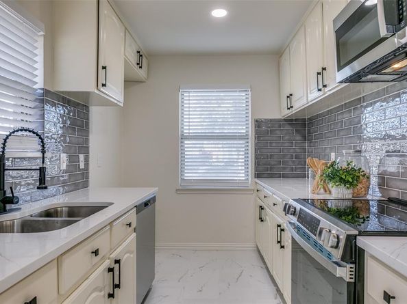 1502  Crockett Street , Garland Texas 75042
