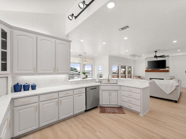 352  Leeward Circle , Azle Texas 76020