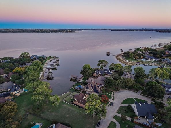 352  Leeward Circle , Azle Texas 76020