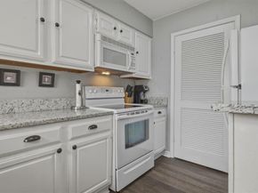 1900  Cloisters Drive  322, Arlington Texas 76011