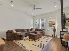 1813  Park Avenue  106, Dallas Texas 75215